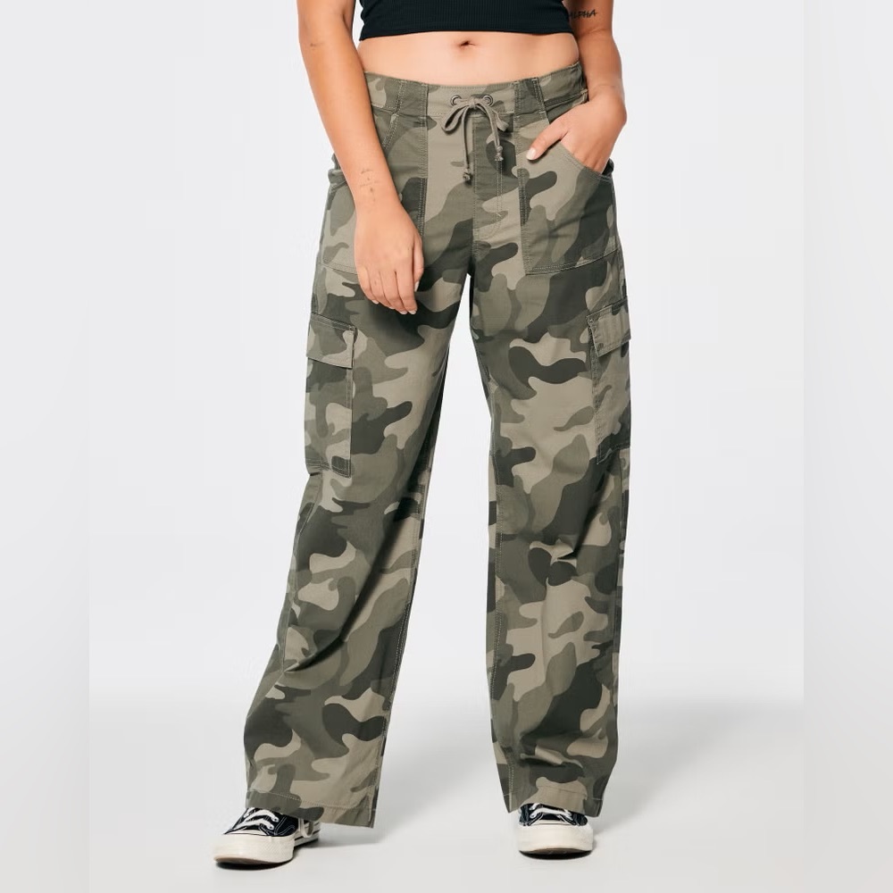 Adjustable high rise baggy camo pants